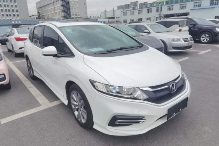 Used Honda Jade 2017 1.8L automatic Comfort version 5 seats Front Right 45 Deg