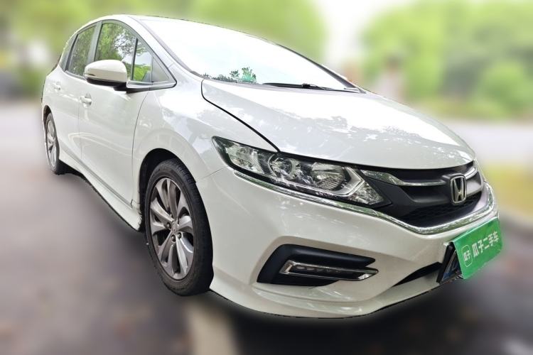 Used Honda Jade 2017 1.8L automatic Comfort version 5 seats Front Right 45 Deg