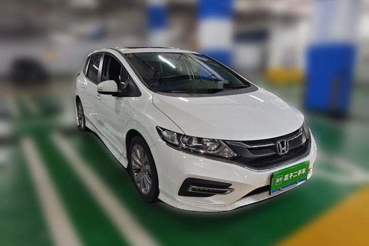 Used Honda Jade 2017 1.8L automatic Comfort version 5 seats Front Right 45 Deg