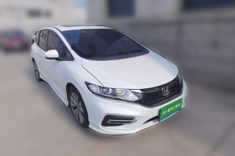 Used Honda Jade 2017 1.8L automatic Comfort version 5 seats Front Right 45 Deg