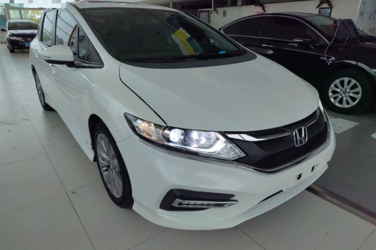 Used Honda Jade 2017 1.8L automatic Comfort version 5 seats Front Right 45 Deg