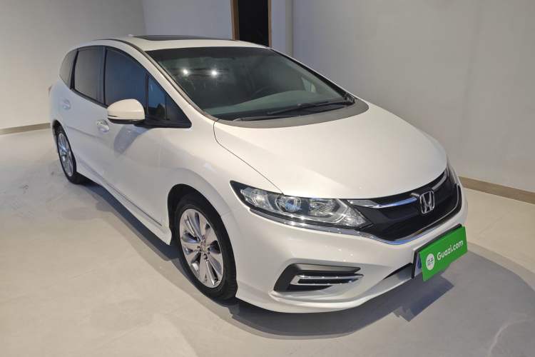 Used Honda Jade 2017 1.8L automatic Comfort version 5 seats Front Right 45 Deg