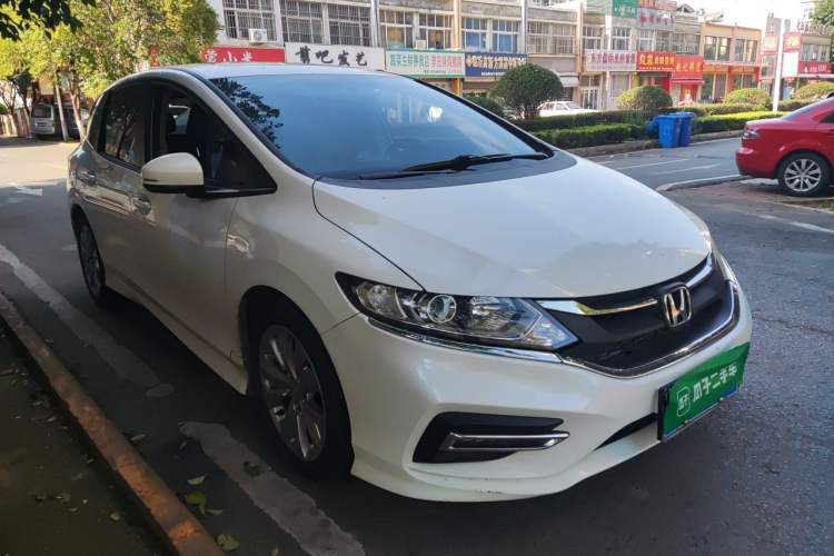 Used Honda Jade 2017 1.8L automatic Comfort version 5 seats Front Right 45 Deg