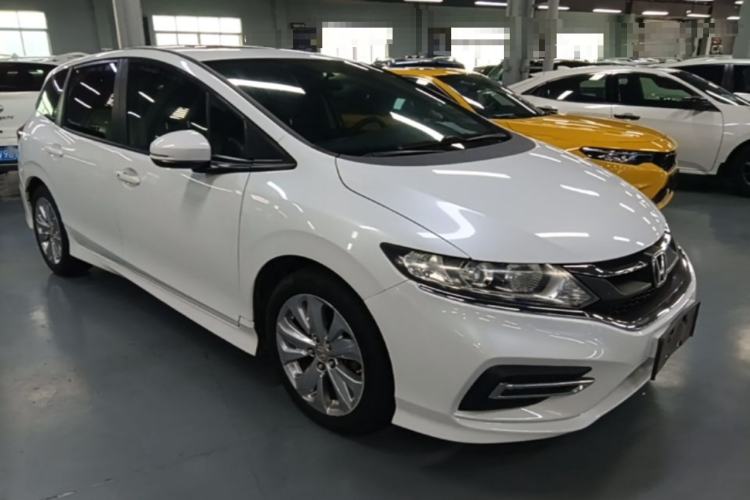 Used Honda Jade 2017 1.8L automatic Comfort version 5 seats Front Right 45 Deg