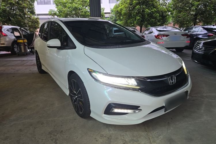 Used Honda Jade 2017 1.8L automatic Comfort version 5 seats Front Right 45 Deg