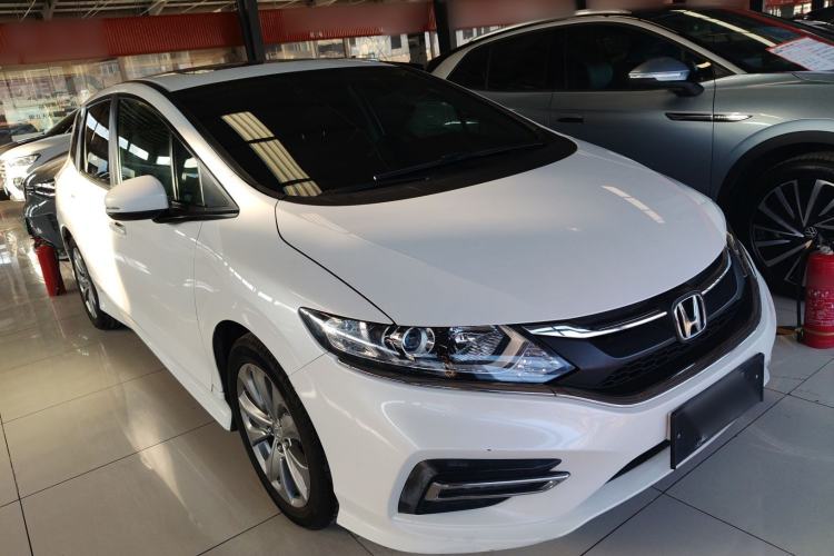 Used Honda Jade 2017 1.8L automatic Comfort version 5 seats Front Right 45 Deg