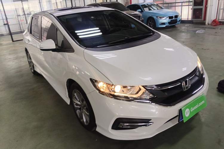 Used Honda Jade 2017 1.8L automatic Comfort version 5 seats Front Right 45 Deg