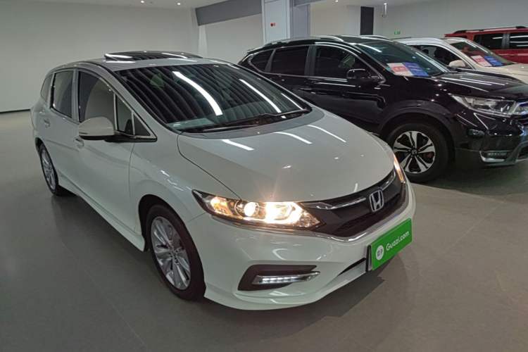 Used Honda Jade 2017 1.8L automatic Comfort version 5 seats Front Right 45 Deg