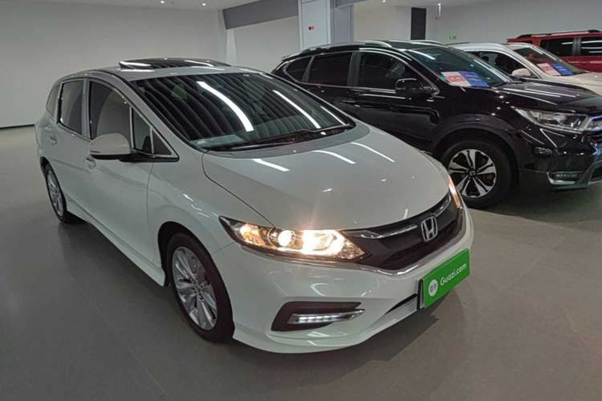 Used Honda Jade 2017 1.8L automatic Comfort version 5 seats Front Right 45 Deg
