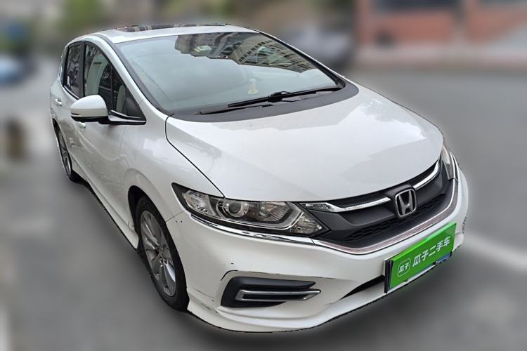 Used Honda Jade 2017 1.8L automatic Comfort version 6 seats Front Right 45 Deg