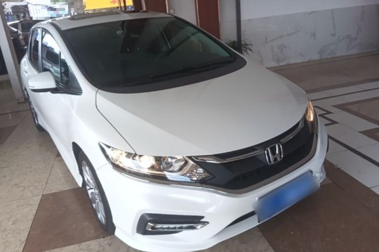 Used Honda Jade 2017 1.8L automatic Comfort version 5 seats Front Right 45 Deg