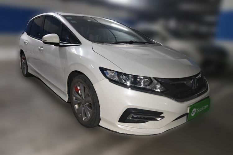 Used Honda Jade 2017 1.8L automatic Comfort version 5 seats Front Right 45 Deg