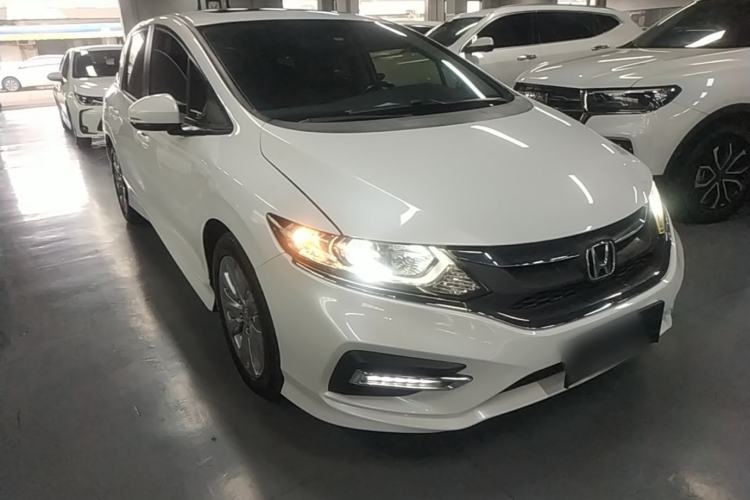 Used Honda Jade 2017 1.8L automatic Comfort version 5 seats Front Right 45 Deg