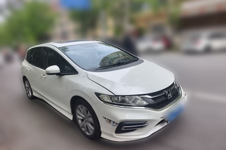Used Honda Jade 2017 1.8L automatic Comfort version 5 seats Front Right 45 Deg