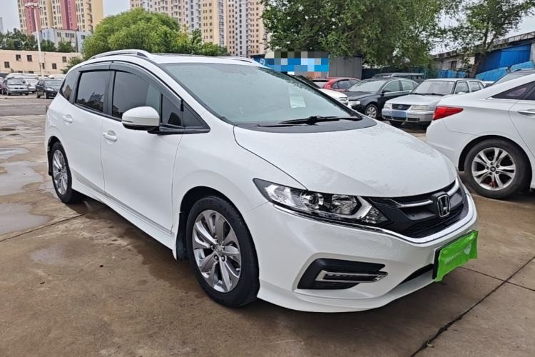 Used Honda Jade 2017 1.8L automatic Comfort version 5 seats Front Right 45 Deg