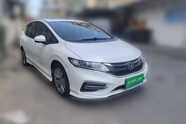 Used Honda Jade 2017 1.8L automatic Comfort version 5 seats Front Right 45 Deg