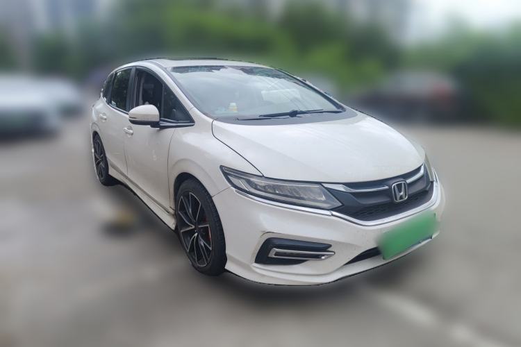 Used Honda Jade 2017 1.8L automatic Comfort version 5 seats Front Right 45 Deg