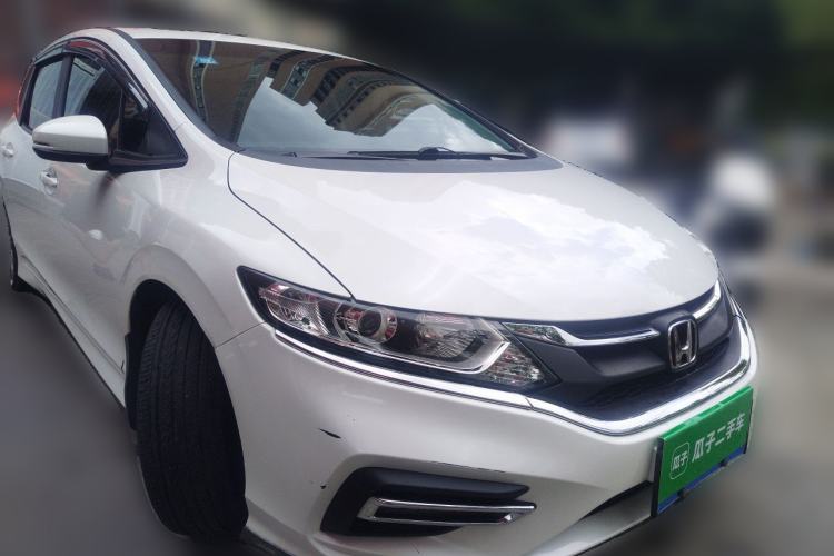Used Honda Jade 2017 1.8L automatic Comfort version 5 seats Front Right 45 Deg