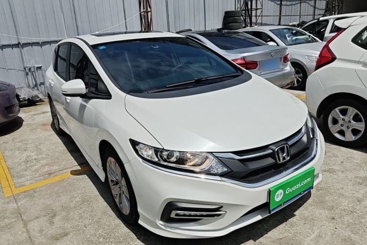 Used Honda Jade 2017 1.8L automatic Comfort version 5 seats Front Right 45 Deg