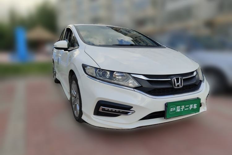 Used Honda Jade 2017 1.8L automatic Comfort version 5 seats Front Right 45 Deg