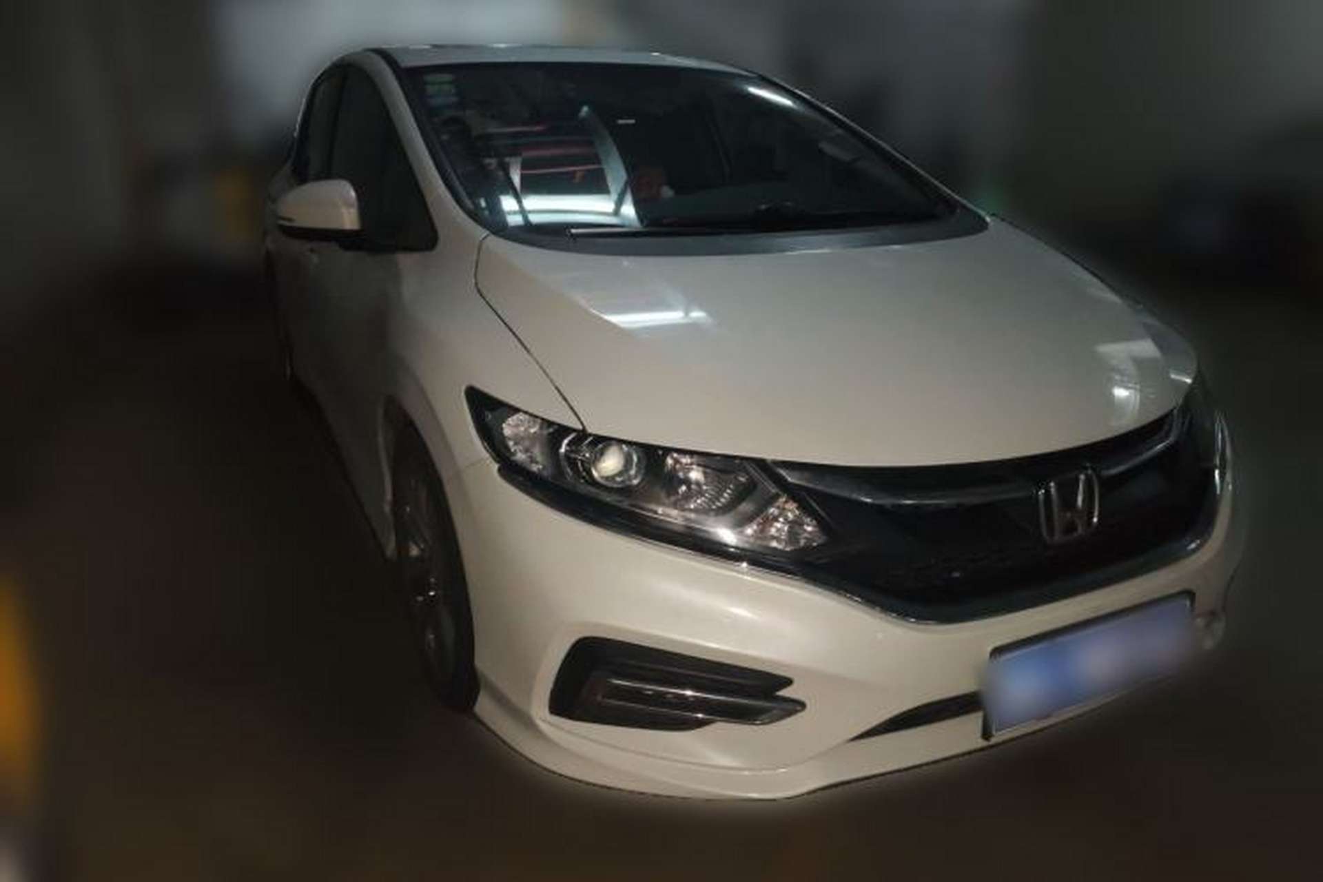 Used Honda Jade 2017 1.8L automatic Comfort version 5 seats Front Right 45 Deg