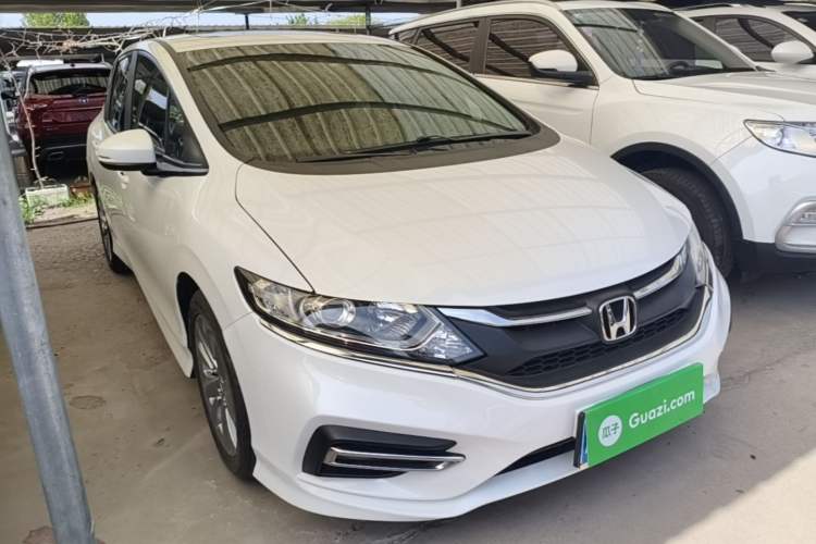 Used Honda Jade 2017 1.8L automatic Comfort version 5 seats Front Right 45 Deg