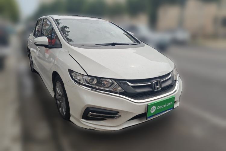 Used Honda Jade 2017 1.8L automatic Comfort version 5 seats Front Right 45 Deg