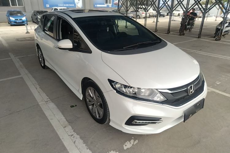 Used Honda Jade 2017 1.8L automatic Comfort version 5 seats Front Right 45 Deg