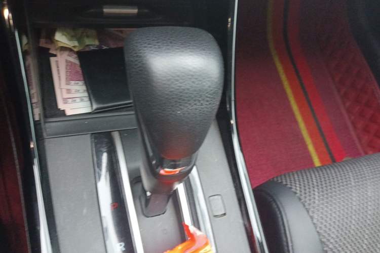 Used Honda Jade 2017 210TURBO CVT Fashion Edition 5-seater Gear Lever