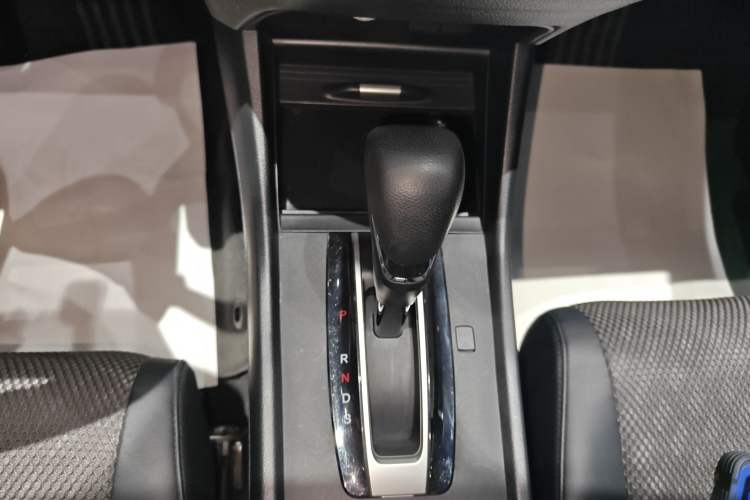 Used Honda Jade 2017 1.8L automatic Comfort version 5 seats Gear Lever