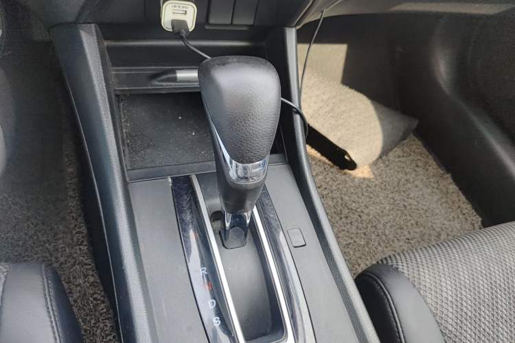 Used Honda Jade 2017 1.8L automatic Comfort version 5 seats Gear Lever