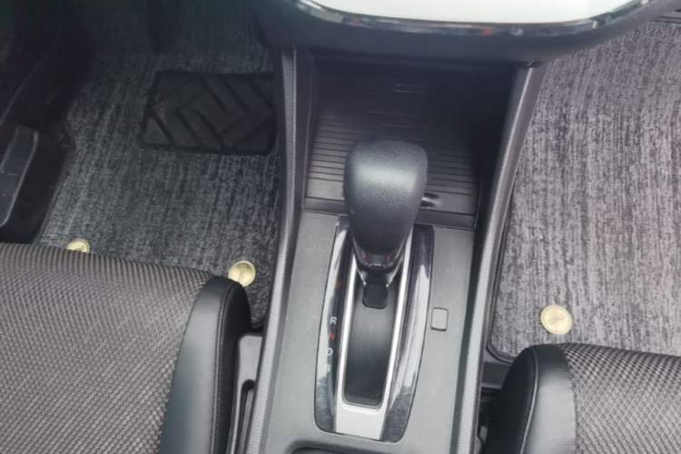 Used Honda Jade 2017 1.8L automatic Comfort version 5 seats Gear Lever