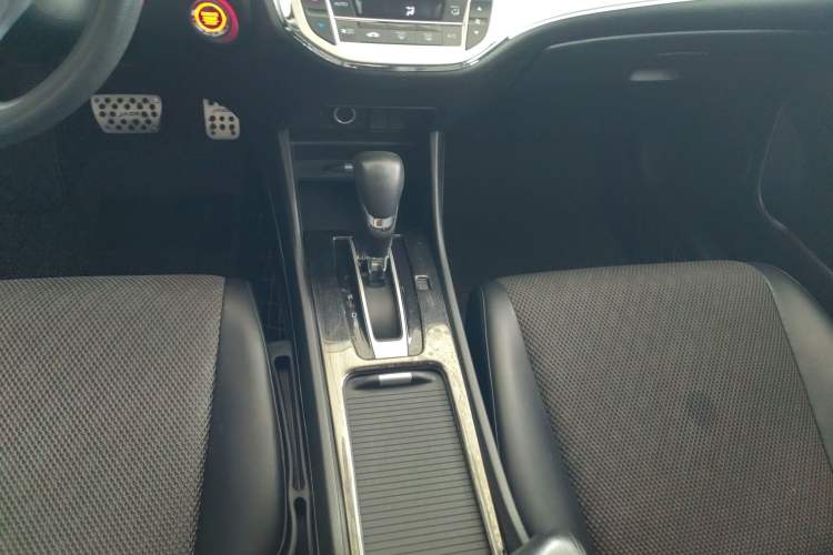 Used Honda Jade 2017 1.8L automatic Comfort version 5 seats Gear Lever