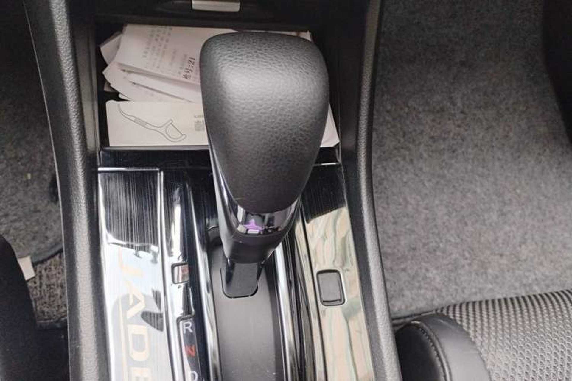Used Honda Jade 2017 1.8L automatic Comfort version 5 seats Gear Lever