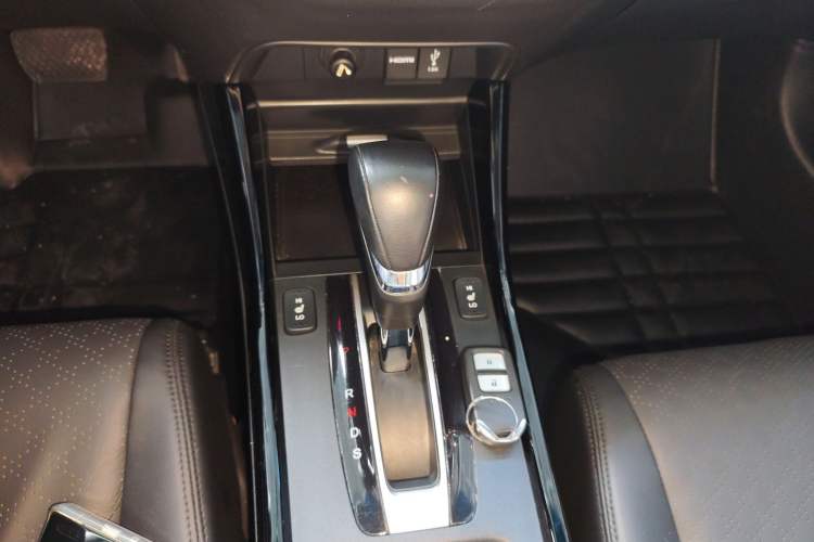 Used Honda Jade 2017 210 TURBO CVT Luxury Edition 5 Seats Gear Lever
