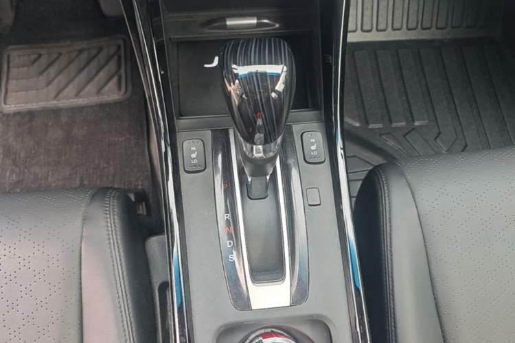 Used Honda Jade 2017 210 TURBO CVT Luxury Edition 5 Seats Gear Lever