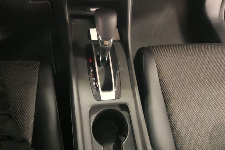 Used Honda Jade 2017 1.8L automatic Comfort version 5 seats Gear Lever