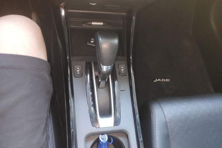 Used Honda Jade 2017 210 TURBO CVT Luxury Edition 5 Seats Gear Lever