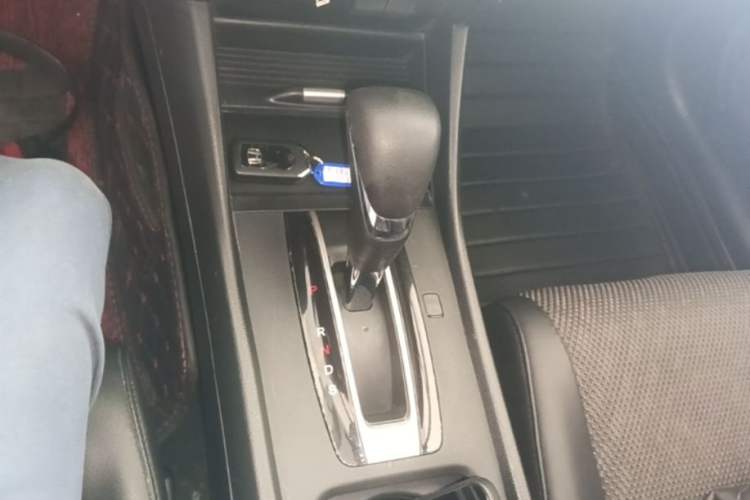 Used Honda Jade 2017 1.8L automatic Comfort version 5 seats Gear Lever