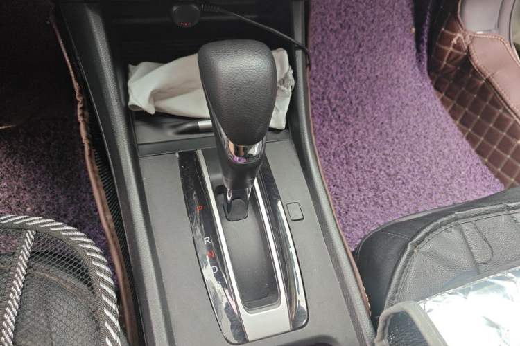 Used Honda Jade 2017 1.8L automatic Comfort version 5 seats Gear Lever