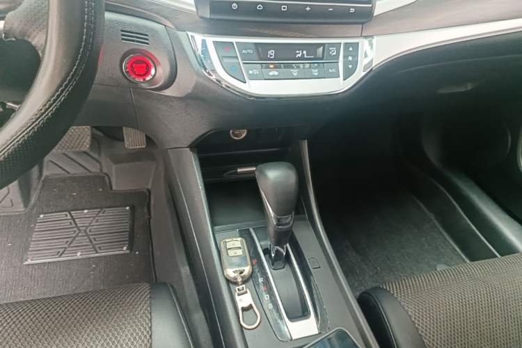 Used Honda Jade 2017 1.8L automatic Comfort version 5 seats Gear Lever