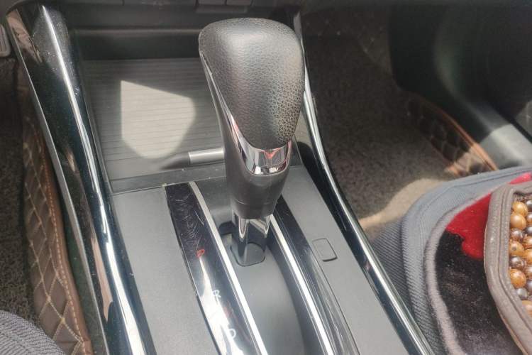 Used Honda Jade 2017 210TURBO CVT Fashion Edition 5-seater Gear Lever