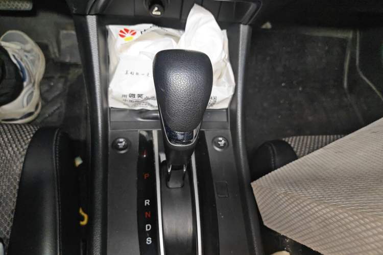 Used Honda Jade 2017 1.8L automatic Comfort version 5 seats Gear Lever