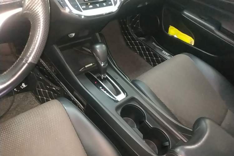 Used Honda Jade 2017 1.8L automatic Comfort version 5 seats Gear Lever