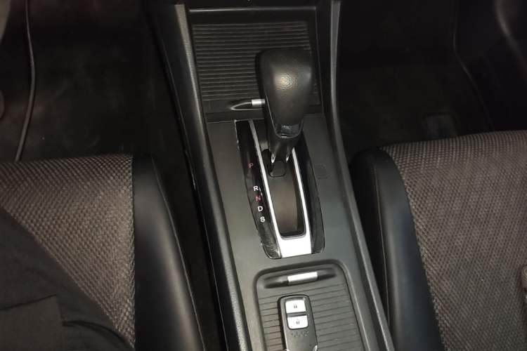 Used Honda Jade 2017 1.8L automatic Comfort version 5 seats Gear Lever