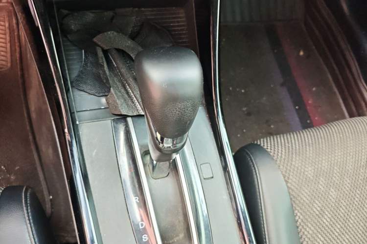 Used Honda Jade 2017 210TURBO CVT Fashion Edition 5-seater Gear Lever
