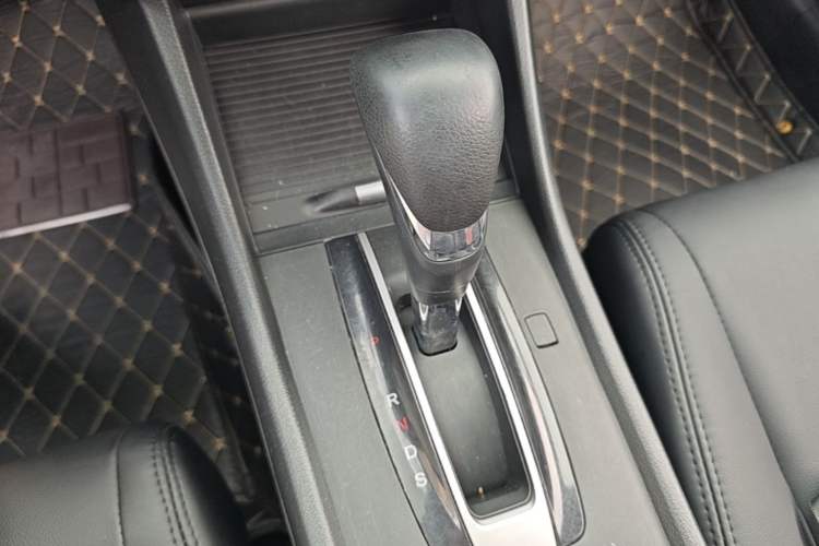 Used Honda Jade 2017 1.8L Automatic Classic Edition 5 seats Gear Lever