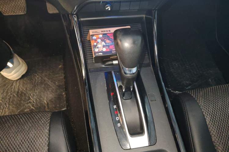 Used Honda Jade 2017 210TURBO CVT Fashion Edition 5-seater Gear Lever