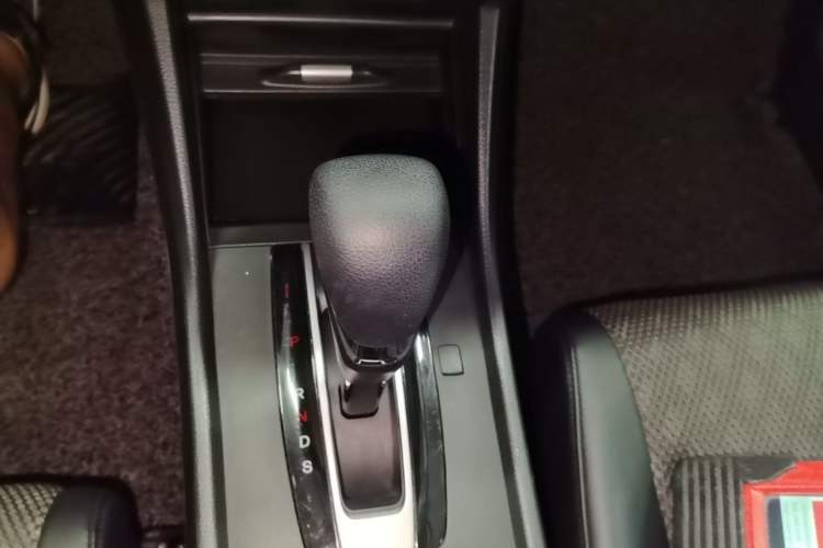 Used Honda Jade 2017 1.8L automatic Comfort version 5 seats Gear Lever