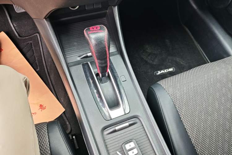 Used Honda Jade 2017 1.8L automatic Comfort version 5 seats Gear Lever